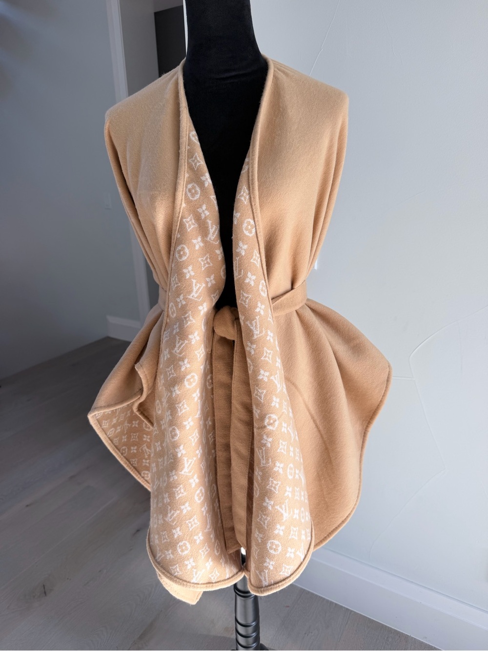 Louis Vuitton Beige Monogram Cashmere Wrap Vest size S